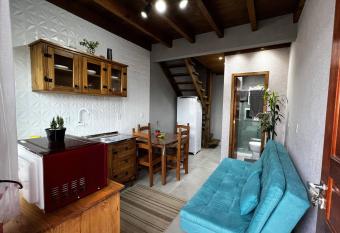 Moradas Desterro, pr  ximo ao aeroporto 23 allows 18 year olds to book a room