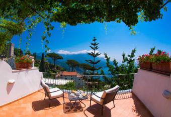 Hotel Rufolo has Balcony rooms