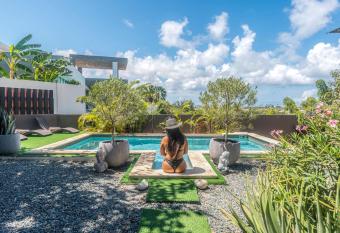 Lama y Solo Unique private room walking distance to the Beach allows 18 year olds to book a room