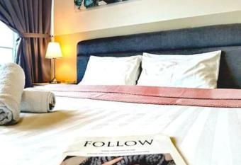 1719 Almas Suites Muji Studio100mbpsNetflix By STAY allows 18 year olds to book a room