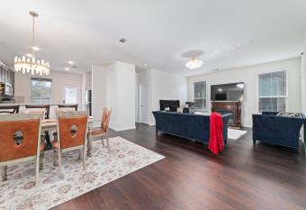 N-E-G Area of DAVID WAYNE HOOKS Airport has Balcony rooms