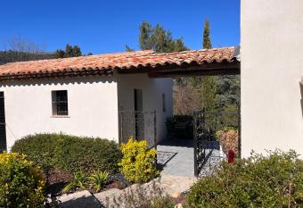 CHAMBRE d HOTES POUR 2 PERSONNES allows 18 year olds to book a room