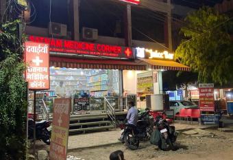 JK Palace By WB Inn allows 18 year olds to book a room