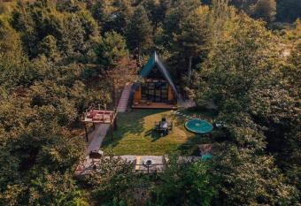 Do  an  n i  inde huzurlu havuzlu bungalow has Balcony rooms