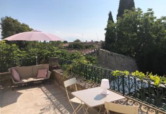 Maison au calme au coeur de village has Balcony rooms