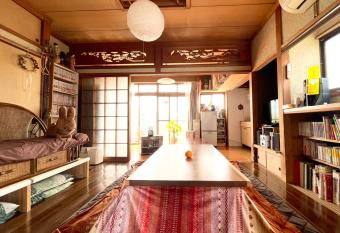 AKARIYA Home&Hostel has Balcony rooms