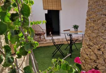 Little Paradise in El M  dano allows 18 year olds to book a room