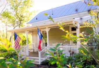 Circa 1900 - Historic - Romantic - Private - Pond - Fenced Yard - The Cottage at Chappell Hill has Balcony rooms