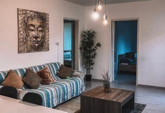 Cozy 3 bedrooms flat in Paceville allows 18 year olds to book a room