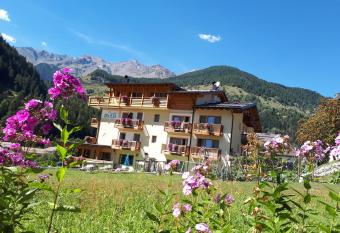 Hotel Ortles Dolomiti Walking & Spa has Balcony rooms