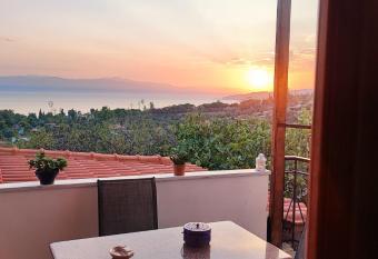 THOMAS VIEW                                                             has Balcony rooms