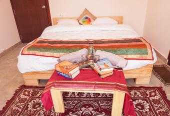 Stay Inn Kailasha (A unit of Admire India Tourism Pvt. Limited) has Balcony rooms