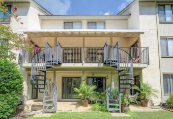 Close to Golfing and Beach has Balcony rooms