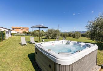 Villa con Jacuzzi has Balcony rooms