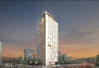 Grand Palace Hotel allows 18 year olds to book a room