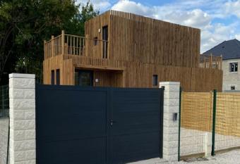 Duplex atypique en bois entre ville et verdures has Balcony rooms