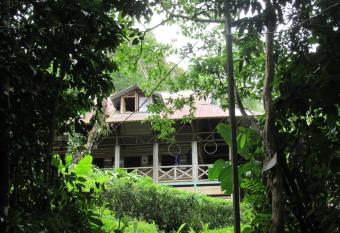 Centro Ecol  gico Monta  a Verde allows 18 year olds to book a room