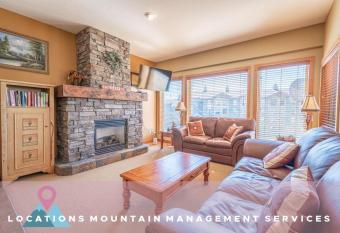 Bear's Paw Chalet - Amazing Location & Ski In-Out has Balcony rooms