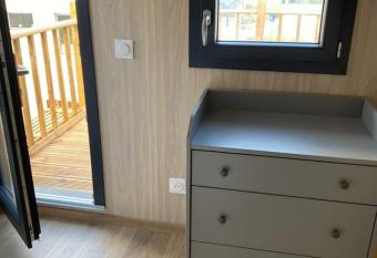 G  te atypique en bois entre ville et verdures has Balcony rooms