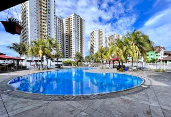 Naura Homestay Selangor Kuala Lumpur has Balcony rooms