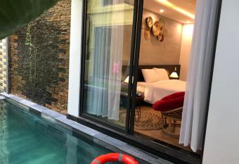 PH    CH        M Villa has Balcony rooms