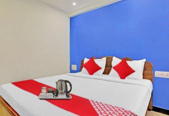 OYO Flagship 93153 Hotel Blue Berry allows 18 year olds to book a room