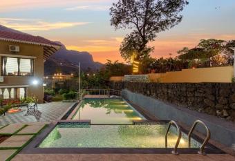 Stone Bidge 4BHK villa has Balcony rooms