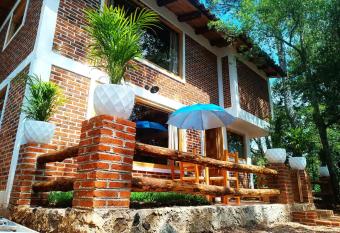 Caba  a para pareja en el bosque IB allows 18 year olds to book a room