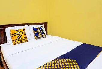 OYO 91588 Ananda Guest House Batu allows 18 year olds to book a room