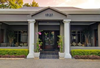 37 On Anderson allows 18 year olds to book a room