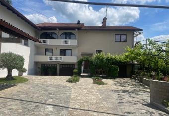 Apartma pri Cesarjevih has Balcony rooms