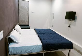 HOTEL ROYAL INN allows 18 year olds to book a room