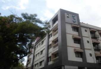 The Metro Park Hotel allows 18 year olds to book a room