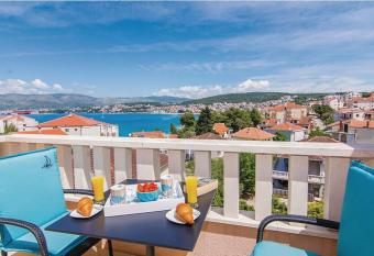 Penthouse Dea bye the sea has Balcony rooms