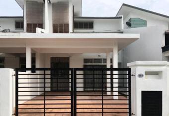 KUL Rest House has Balcony rooms