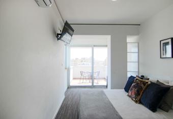 Phaedrus Living: Luxury Suite Nicosia 509 allows 18 year olds to book a room