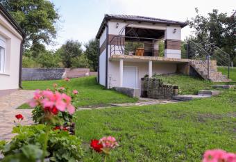 Zlatne perle has Balcony rooms