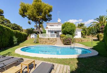 Villa Calahonda Hills has Balcony rooms