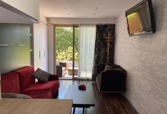 Studio dans r  sidence priv  e    15 mn de cannes allows 18 year olds to book a room