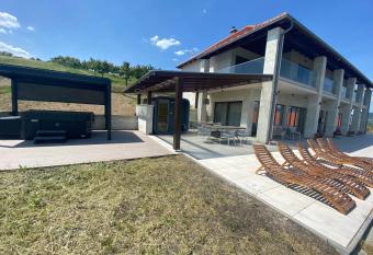 Angyal Villa has Balcony rooms