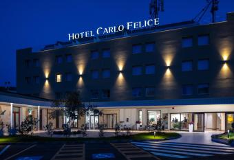 Hotel Carlo Felice has Balcony rooms