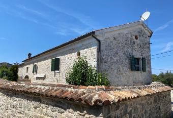 Villa Rose has Balcony rooms