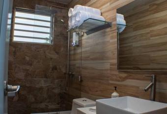 D gianna s House Apt-WIFI close to Airport /Beaches/Rainforest has Balcony rooms