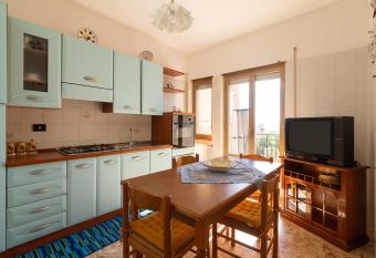 Casa Nonna Maria has Balcony rooms