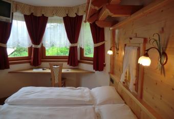 Garn   Costa Verde allows 18 year olds to book a room