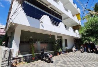 TABISH inn has Smoking/Balcony rooms