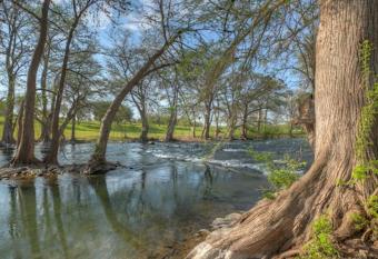 Rockin' S River Retreat - Guadalupe River Access has Balcony rooms