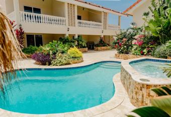 Beautiful modern 2-bedroom apartment with tropical garden, pool and jacuzzi has Balcony rooms