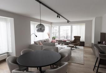 Ostend park view - High End appartement allows 18 year olds to book a room