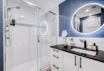 Le Dark Luxury nice view and rooftop pool has Balcony rooms